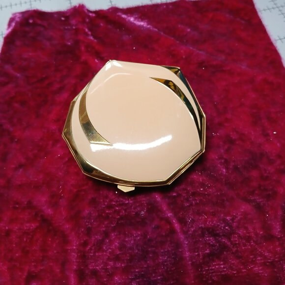 Clarice Jane Compact - Picture 2 of 8